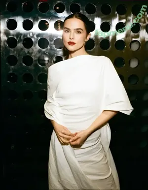 Zoey Deutch / zoeydeutch nude photo #0956