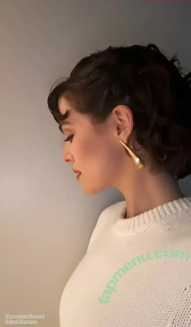 Zoey Deutch nude photo #0044 (zoeydeutch)