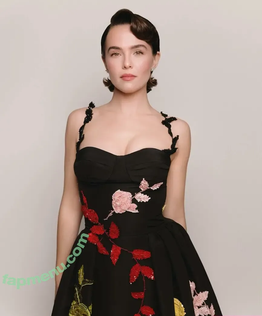 Zoey Deutch nude photo #0049 (zoeydeutch)