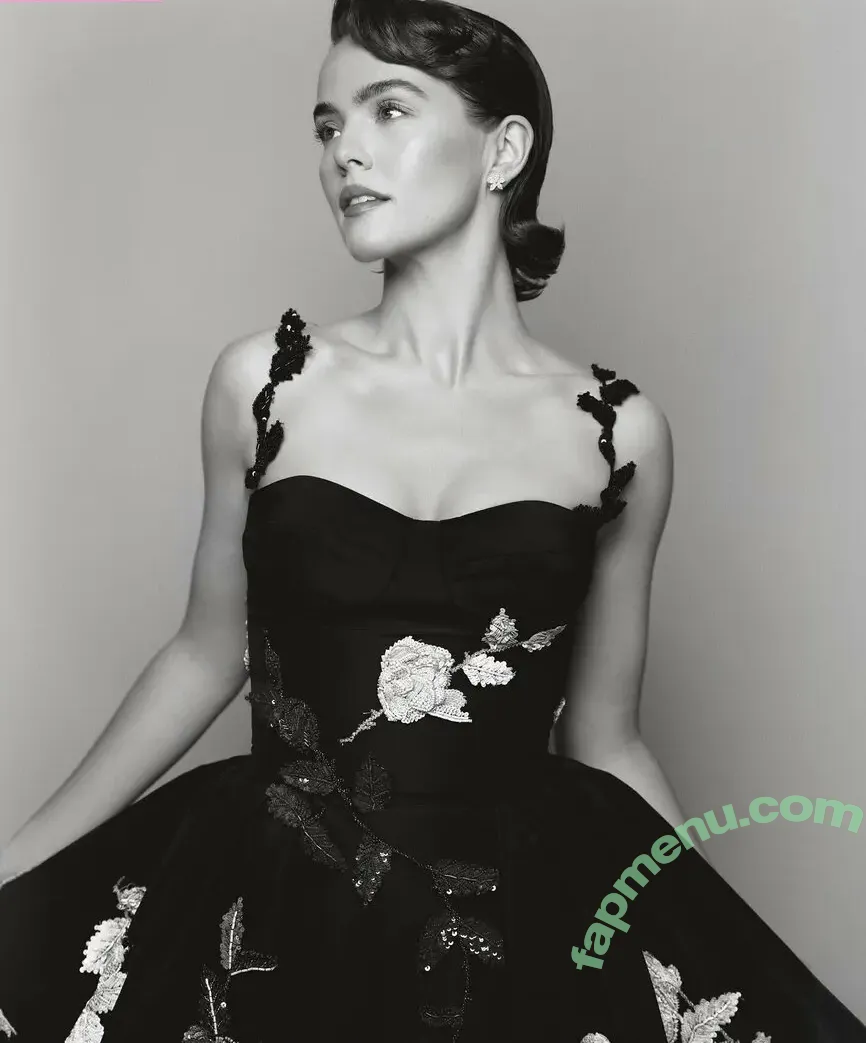 Zoey Deutch nude photo #0057 (zoeydeutch)