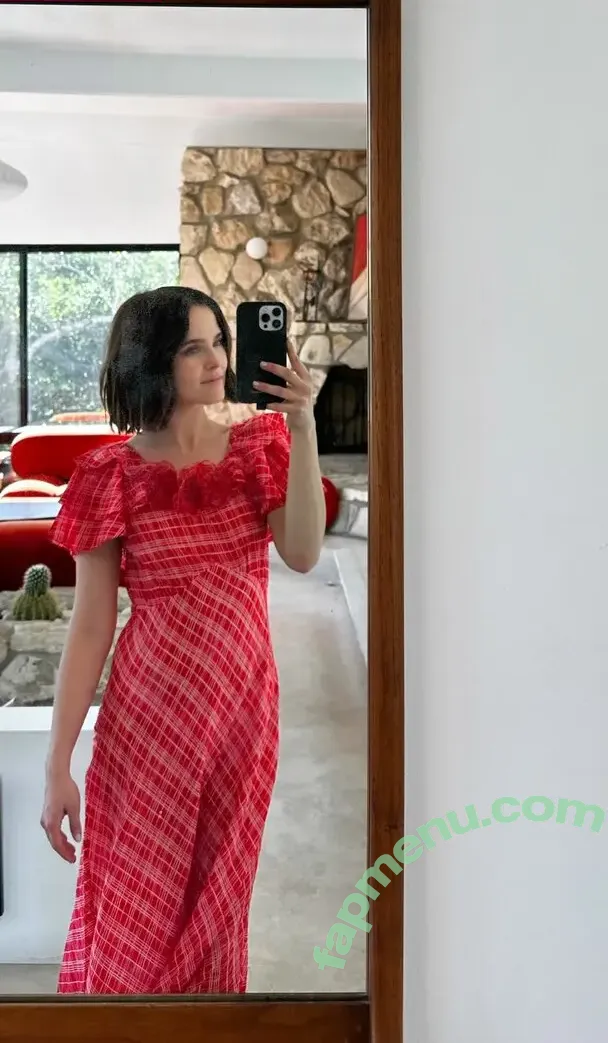 Zoey Deutch nude photo #0257 (zoeydeutch)
