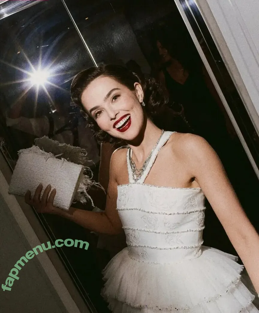 Zoey Deutch nude photo #0361 (zoeydeutch)