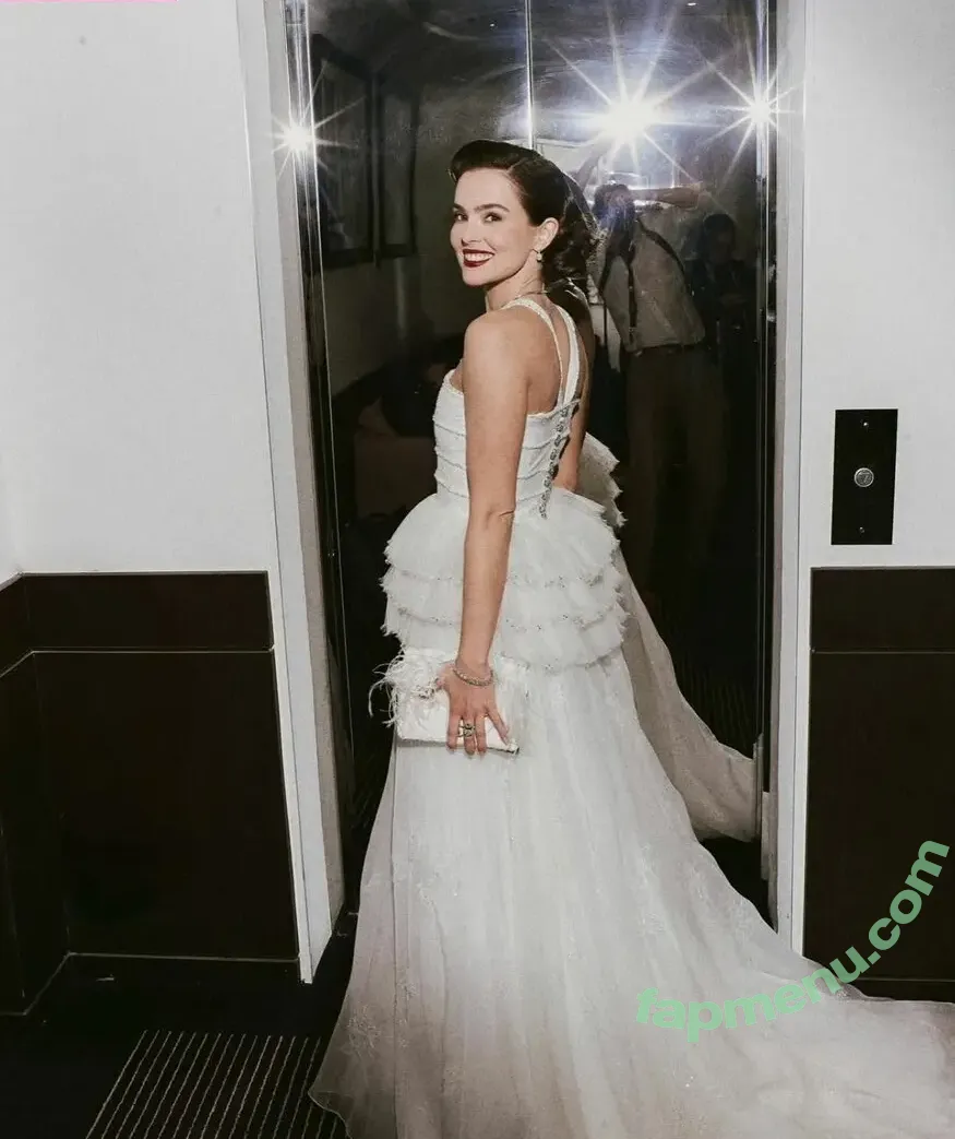Zoey Deutch nude photo #0363 (zoeydeutch)