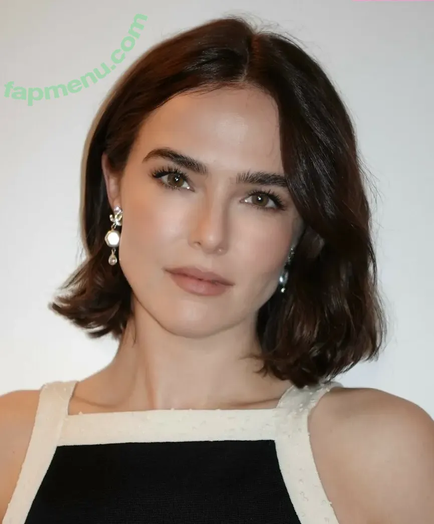 Zoey Deutch nude photo #0478 (zoeydeutch)