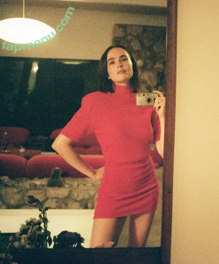Zoey Deutch nude photo #0501 (zoeydeutch)