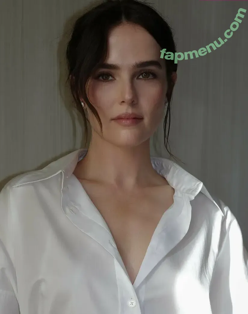 Zoey Deutch nude photo #0516 (zoeydeutch)