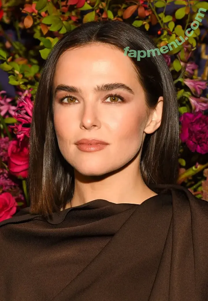 Zoey Deutch nude photo #0562 (zoeydeutch)