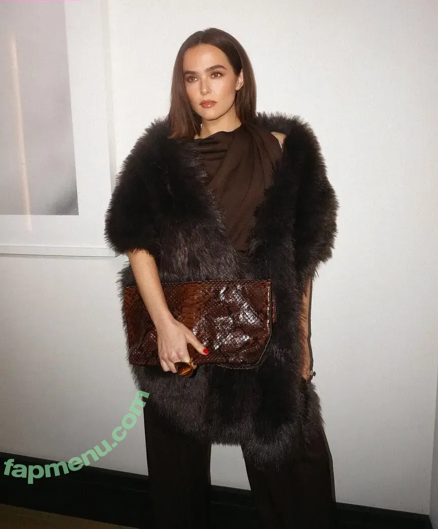 Zoey Deutch nude photo #0585 (zoeydeutch)