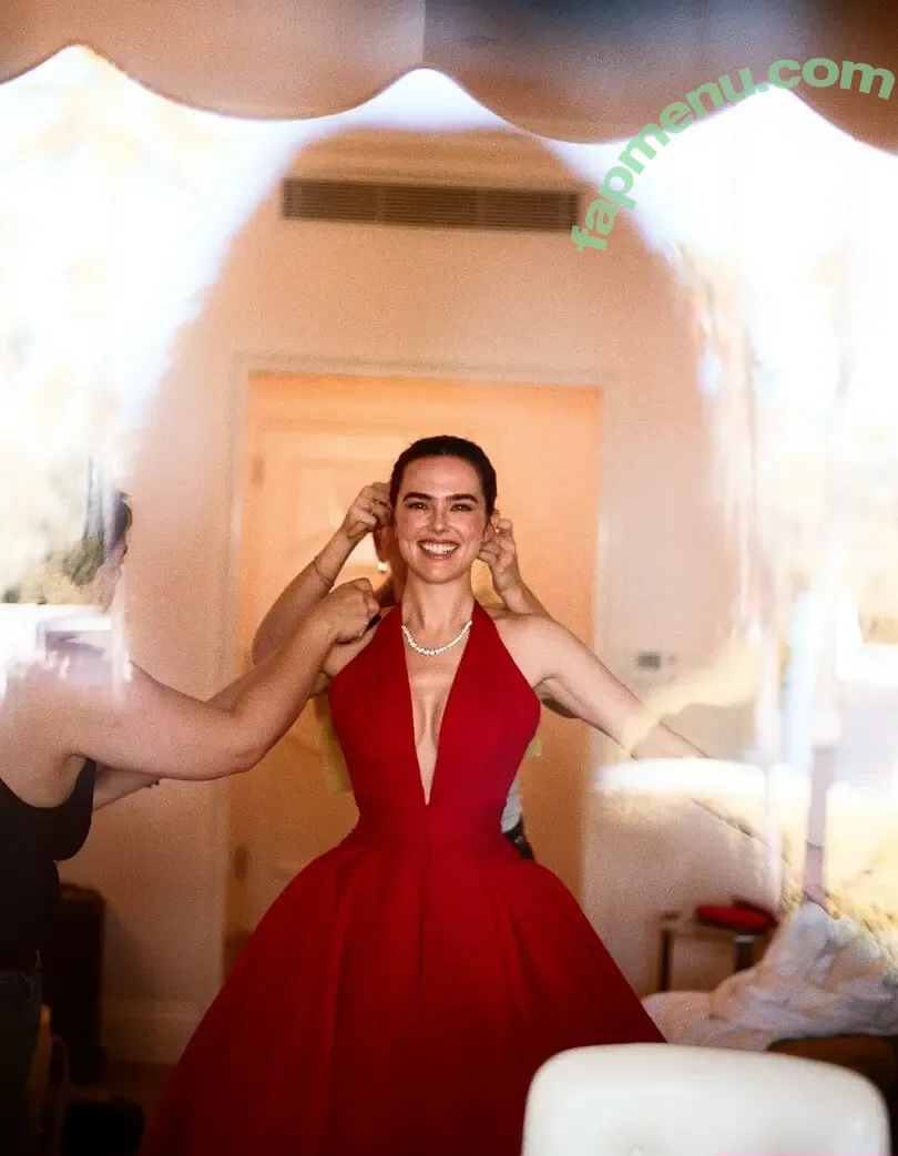 Zoey Deutch nude photo #0591 (zoeydeutch)