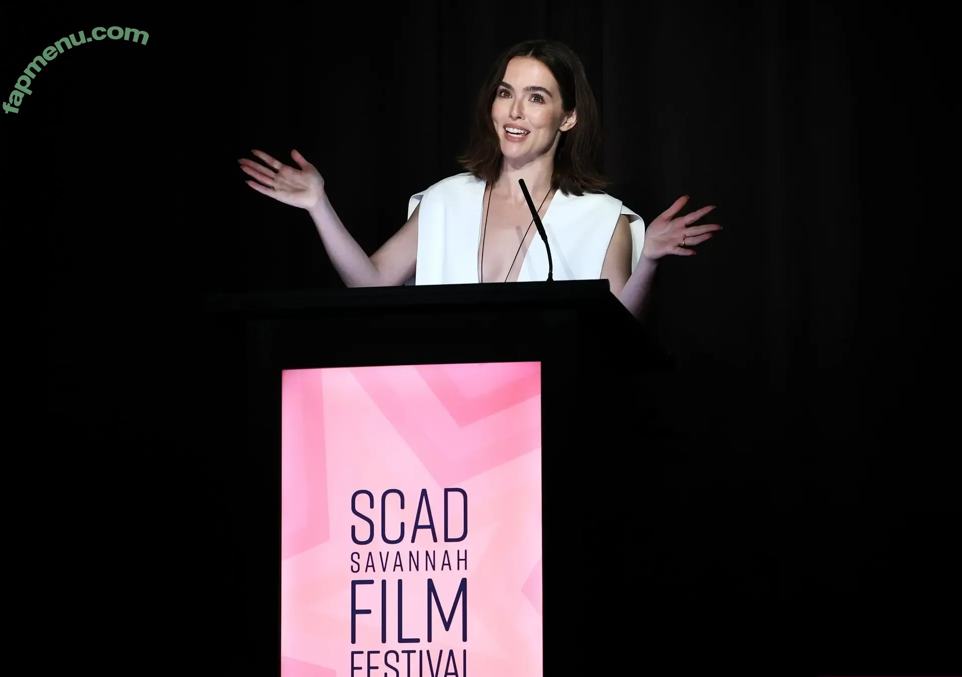 Zoey Deutch nude photo #0661 (zoeydeutch)