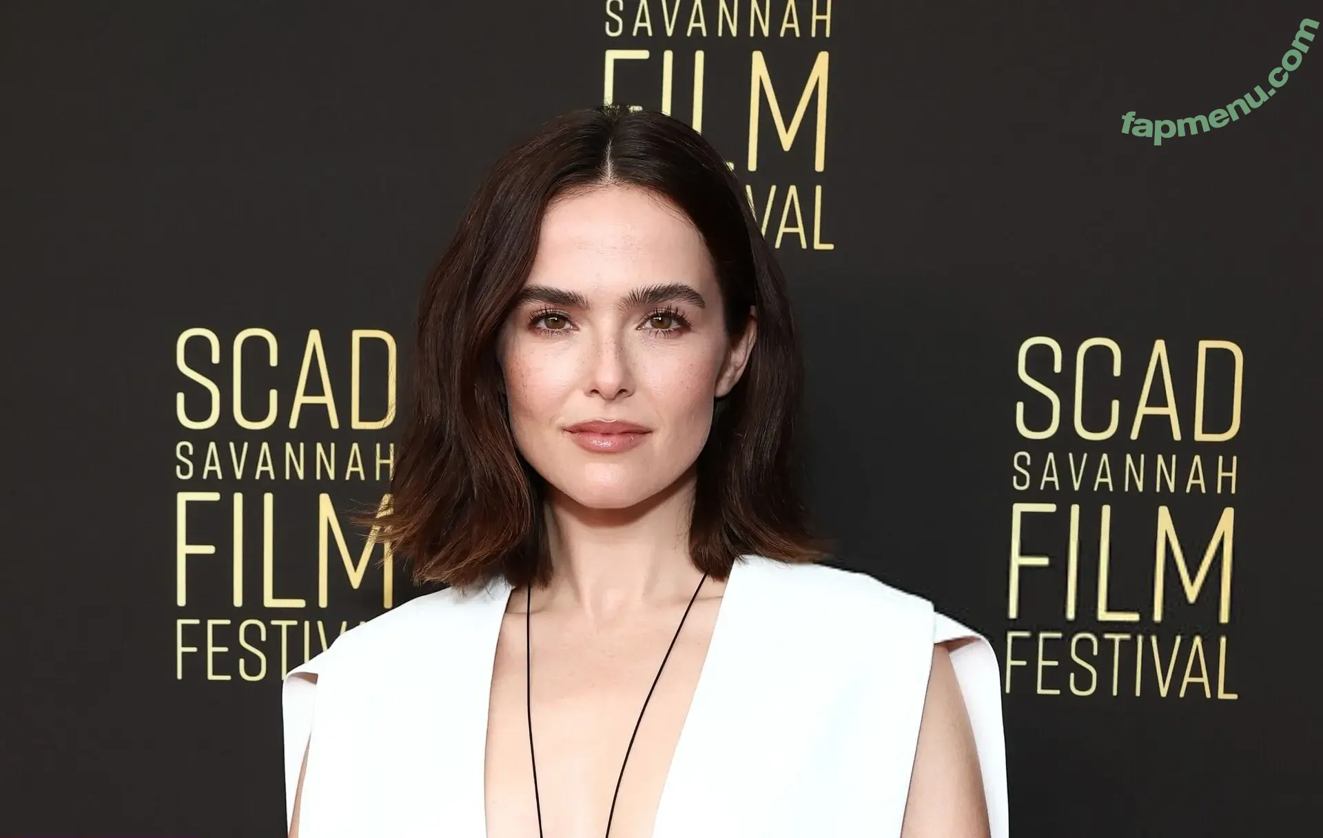 Zoey Deutch nude photo #0675 (zoeydeutch)