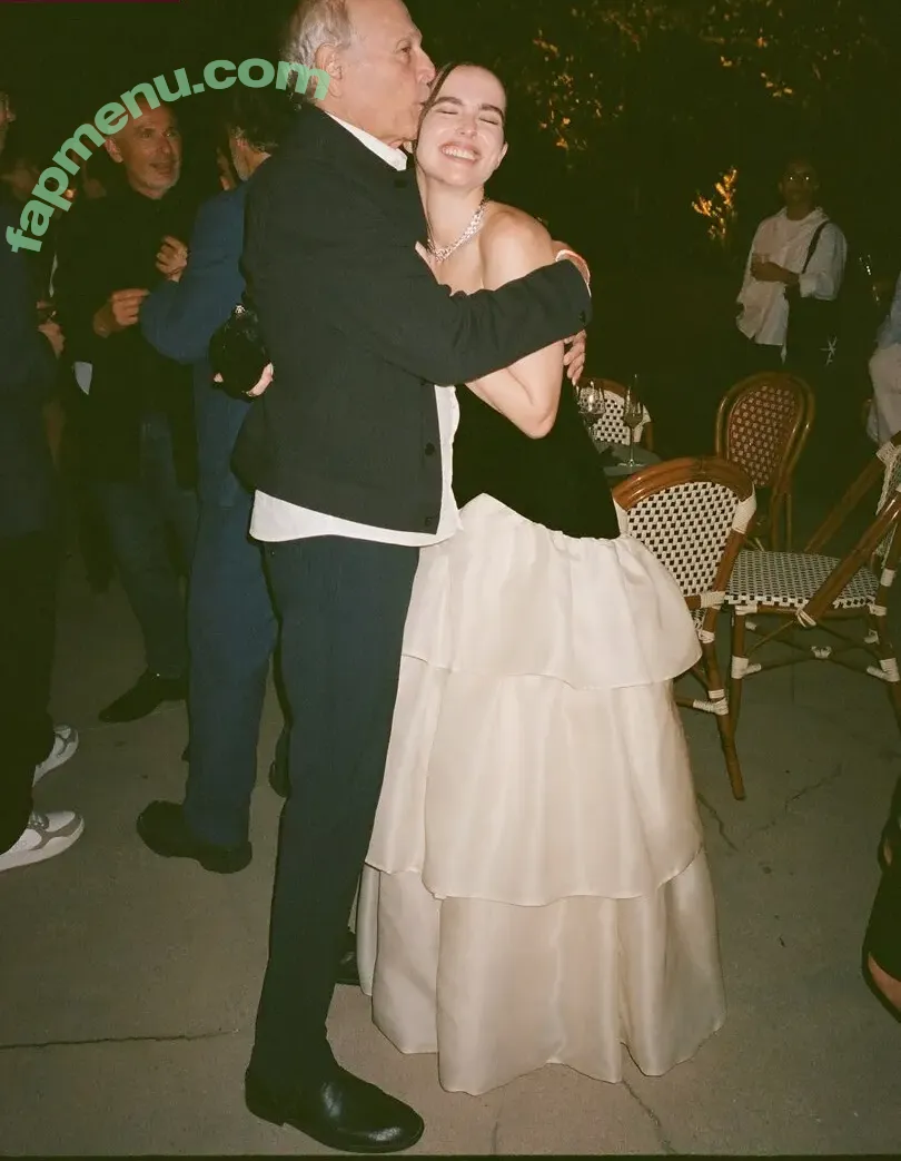 Zoey Deutch nude photo #0698 (zoeydeutch)