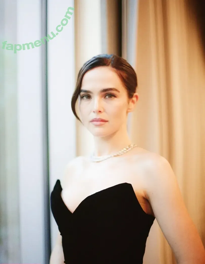 Zoey Deutch nude photo #0700 (zoeydeutch)