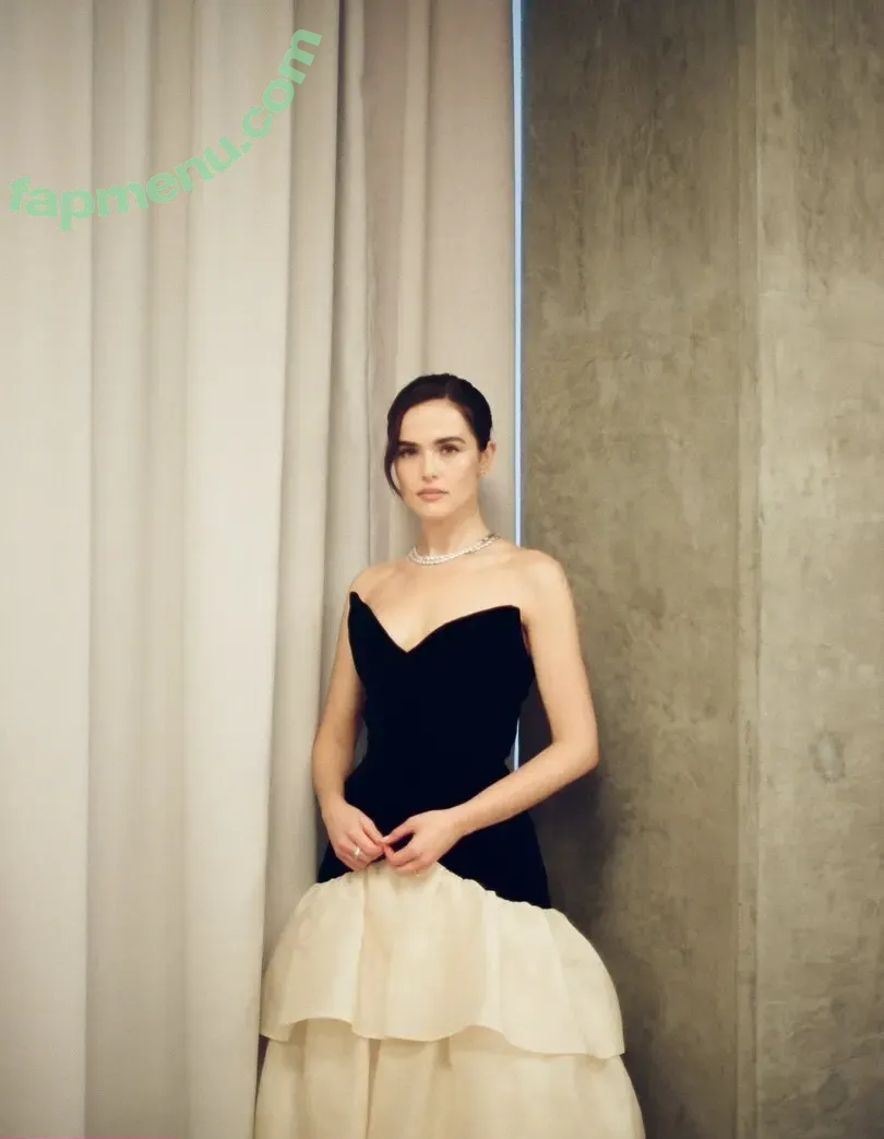 Zoey Deutch nude photo #0708 (zoeydeutch)