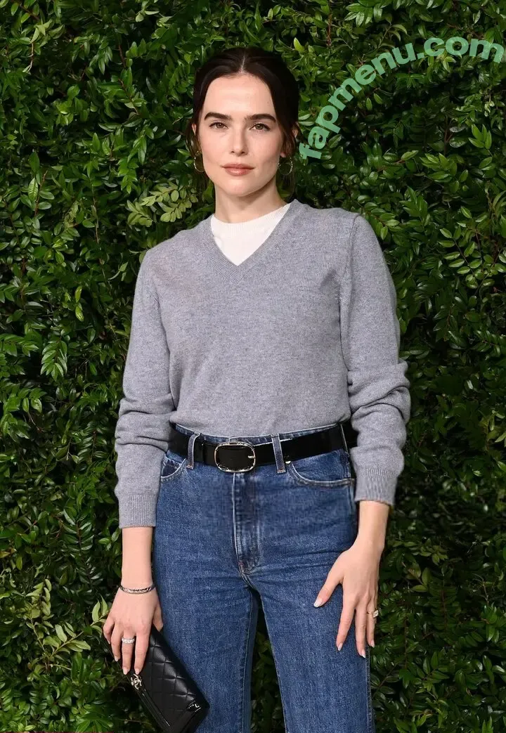 Zoey Deutch nude photo #0717 (zoeydeutch)