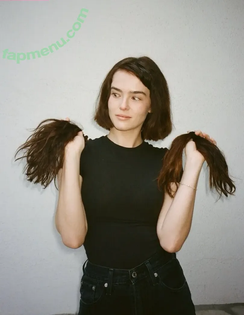 Zoey Deutch nude photo #0728 (zoeydeutch)