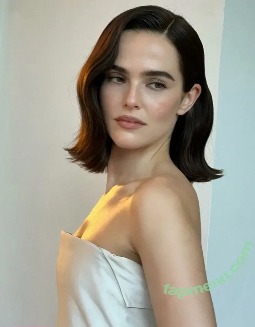 Zoey Deutch nude photo #0734 (zoeydeutch)