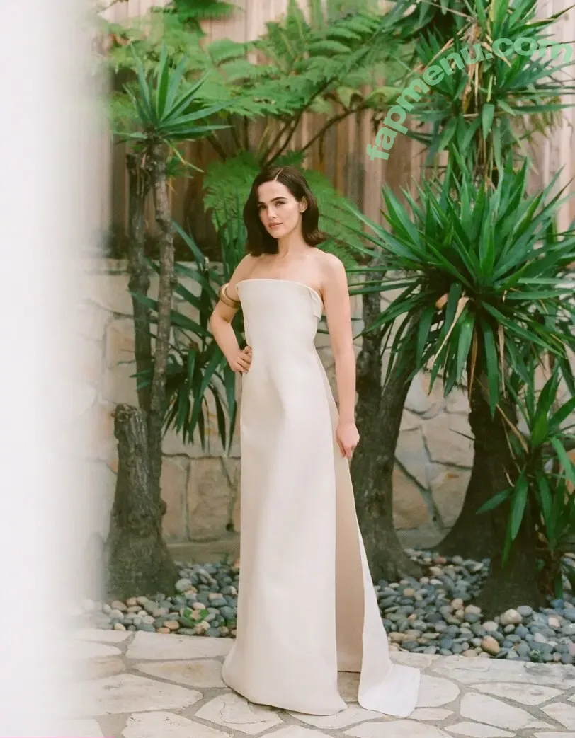 Zoey Deutch nude photo #0742 (zoeydeutch)