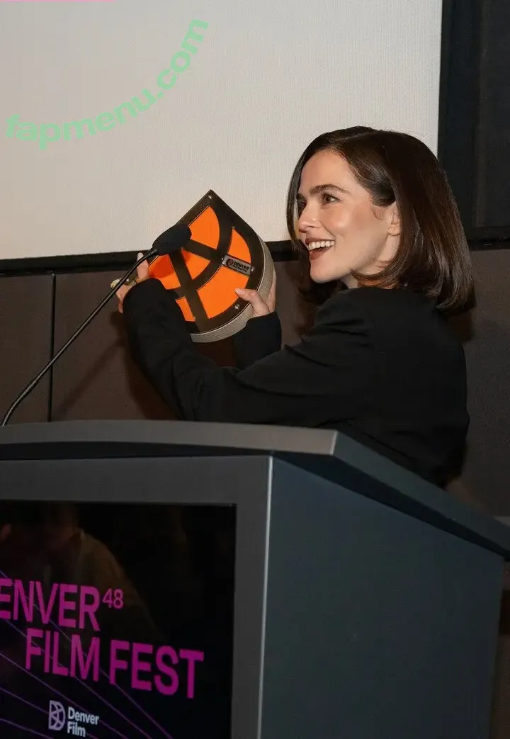 Zoey Deutch nude photo #0746 (zoeydeutch)