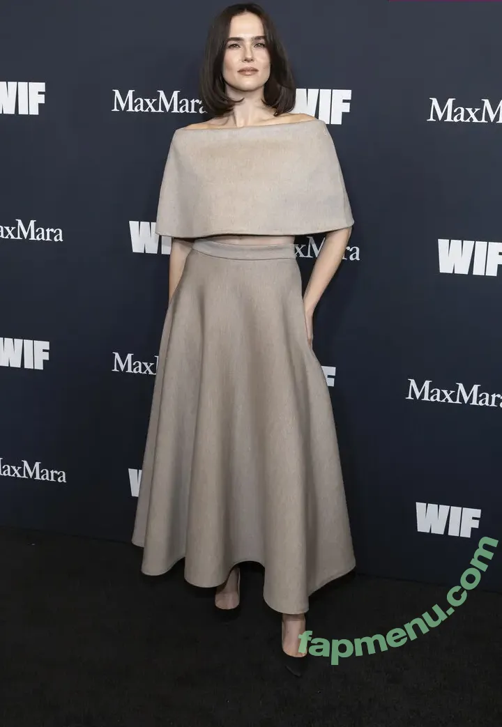 Zoey Deutch nude photo #0773 (zoeydeutch)