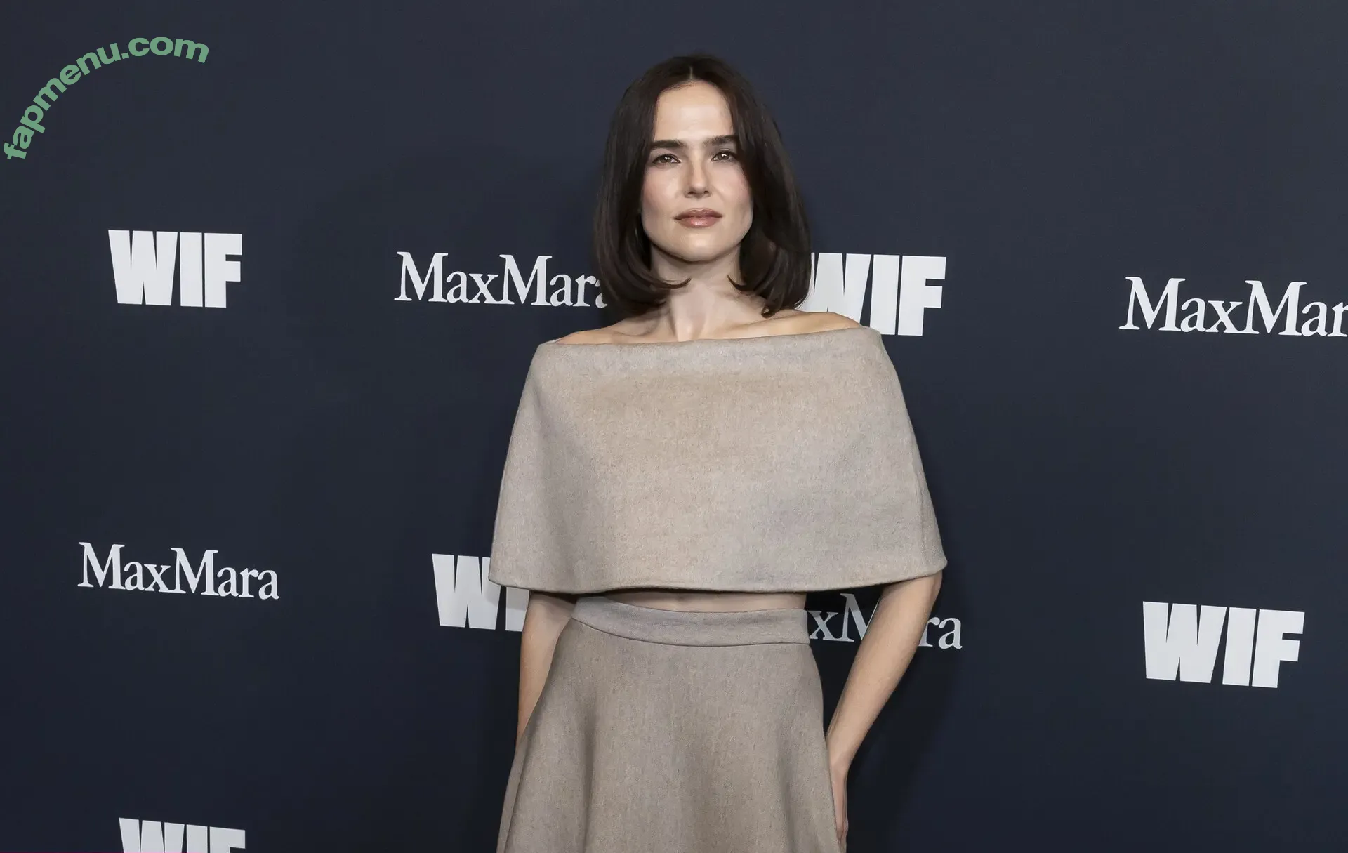 Zoey Deutch nude photo #0774 (zoeydeutch)