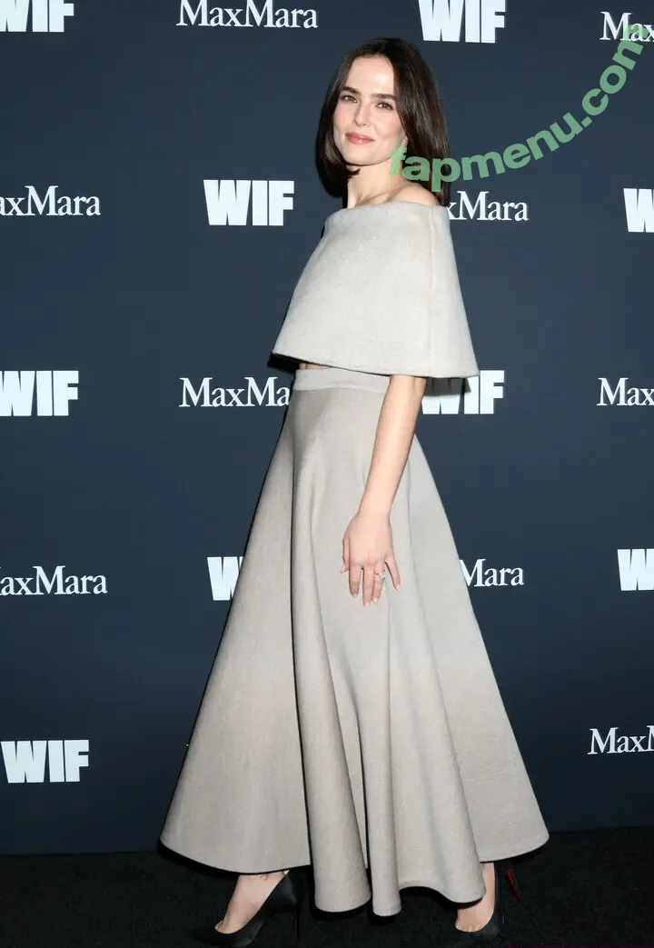 Zoey Deutch nude photo #0781 (zoeydeutch)