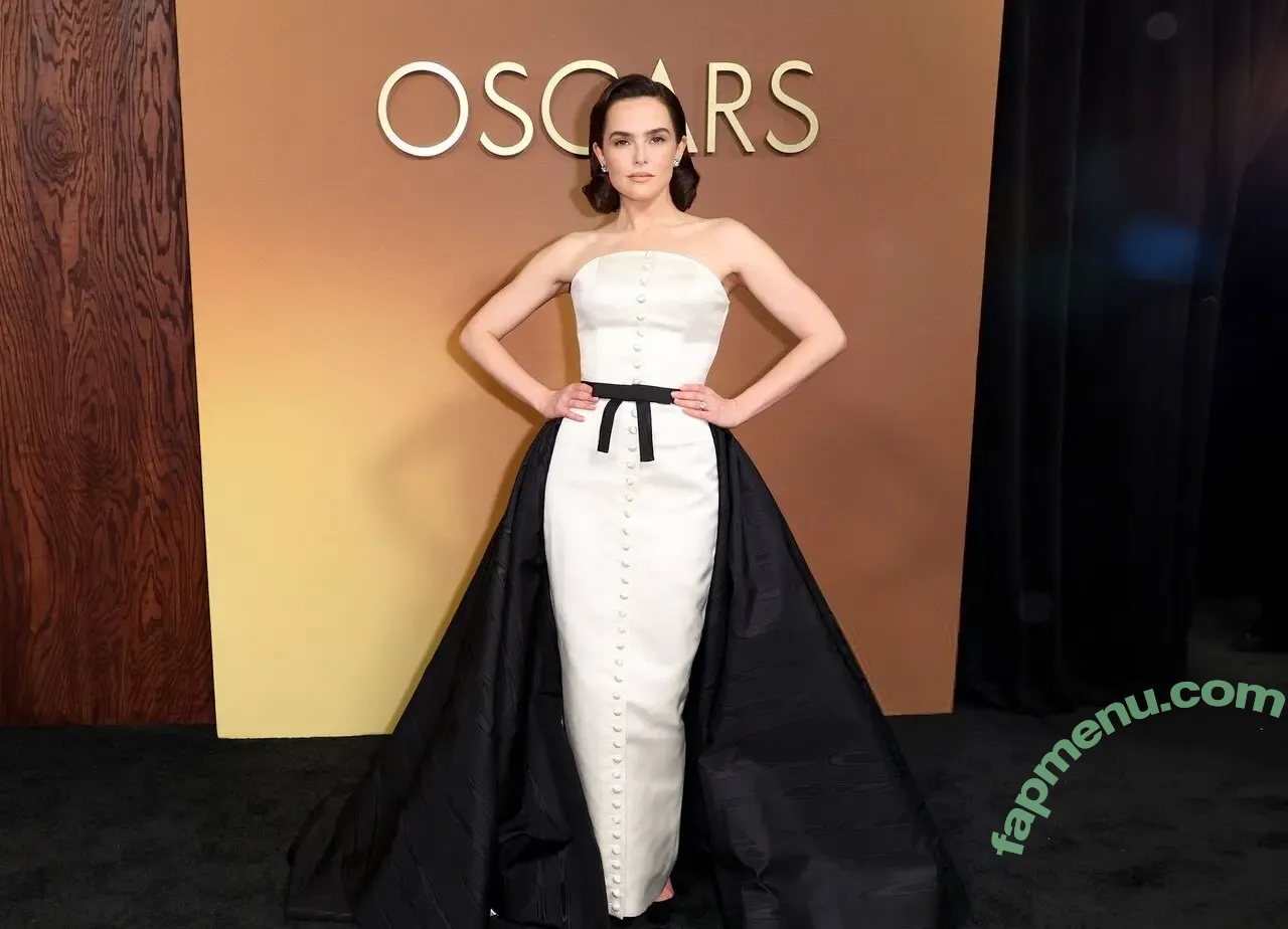 Zoey Deutch nude photo #0862 (zoeydeutch)