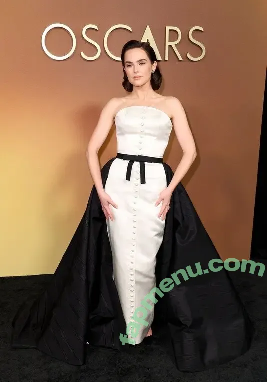 Zoey Deutch nude photo #0863 (zoeydeutch)