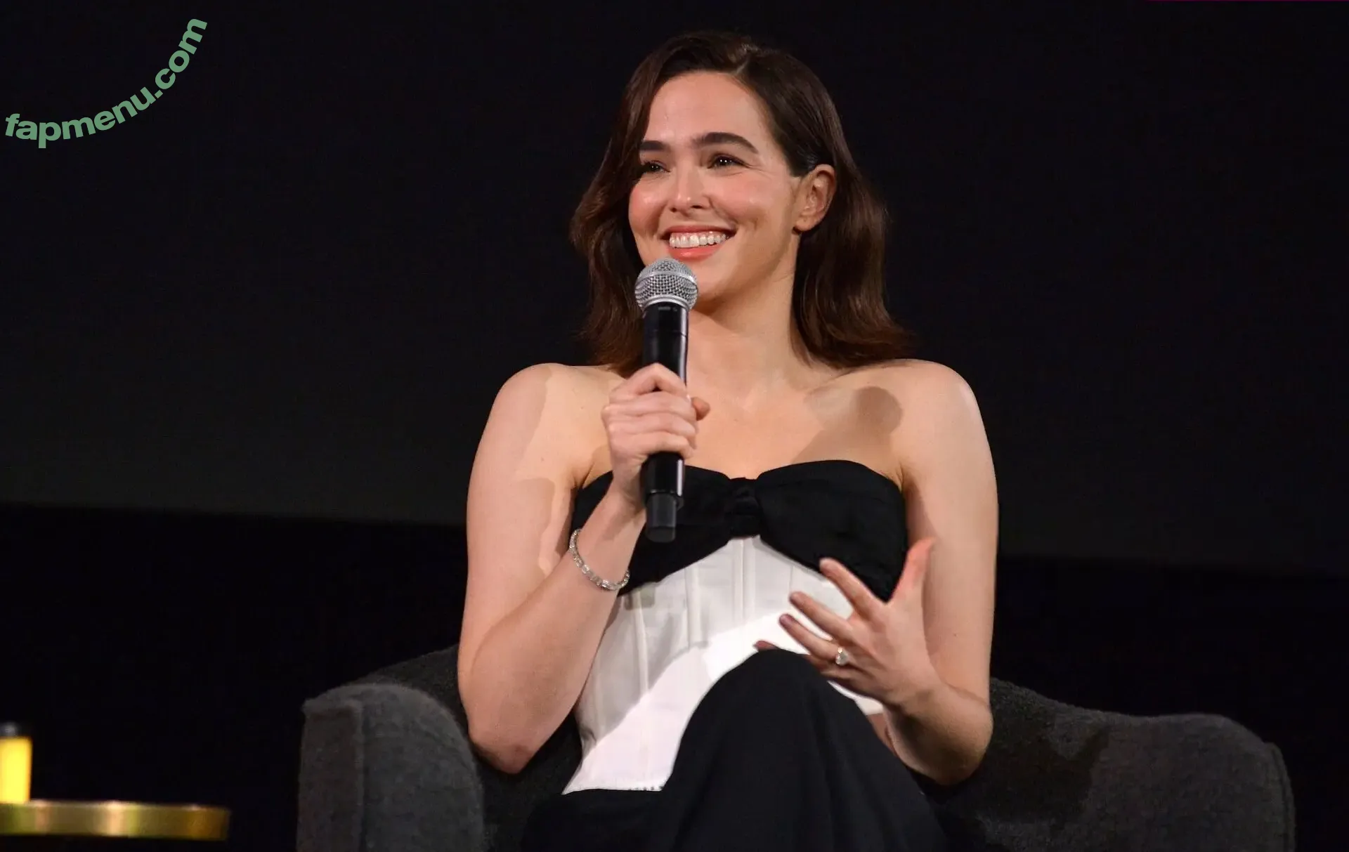 Zoey Deutch nude photo #0875 (zoeydeutch)