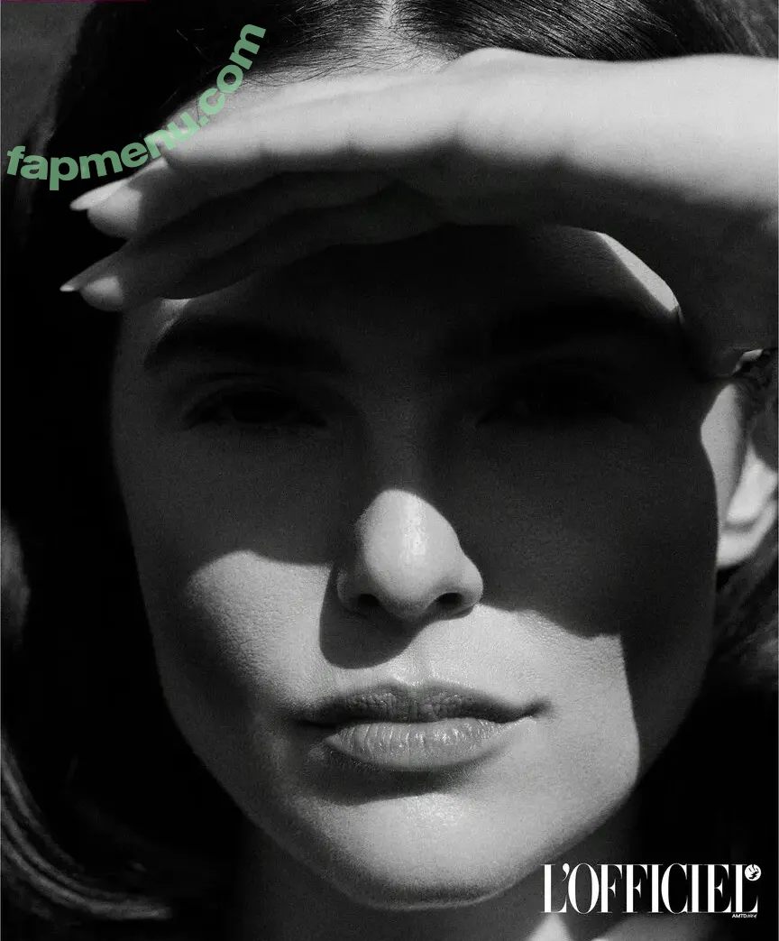 Zoey Deutch nude photo #0930 (zoeydeutch)