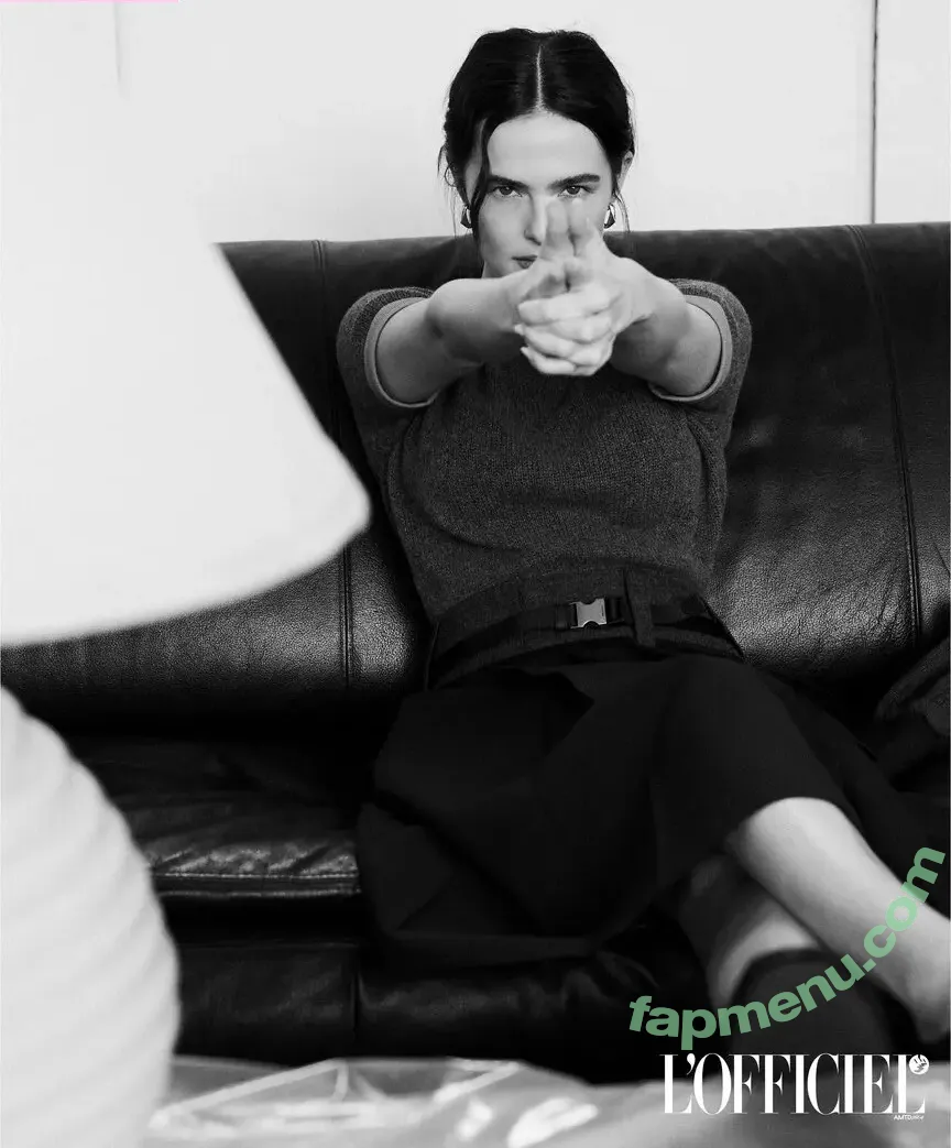 Zoey Deutch nude photo #0934 (zoeydeutch)