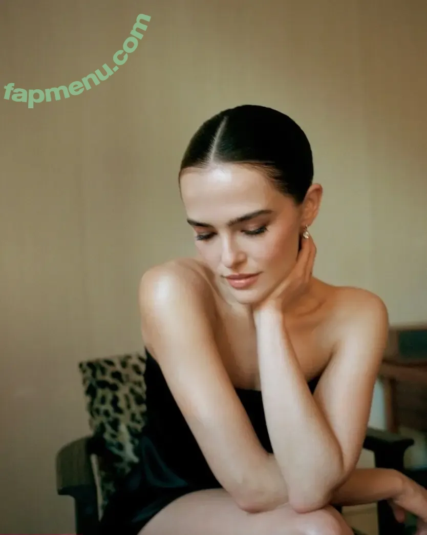 Zoey Deutch nude photo #0941 (zoeydeutch)