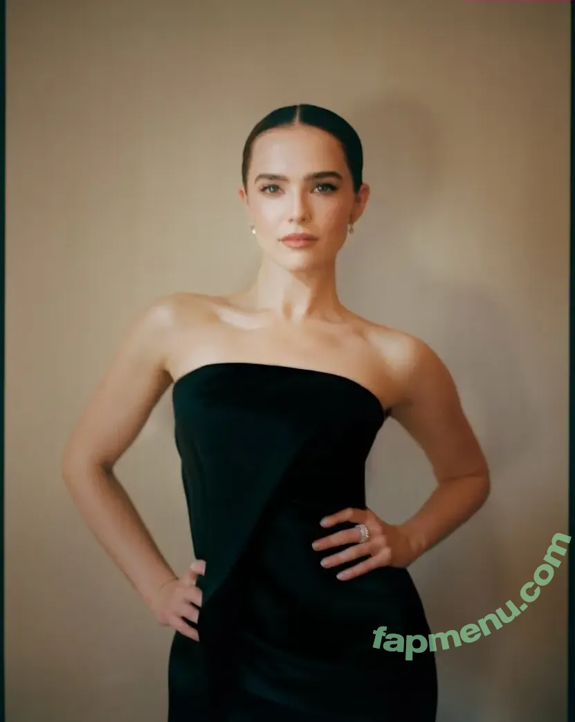 Zoey Deutch nude photo #0944 (zoeydeutch)