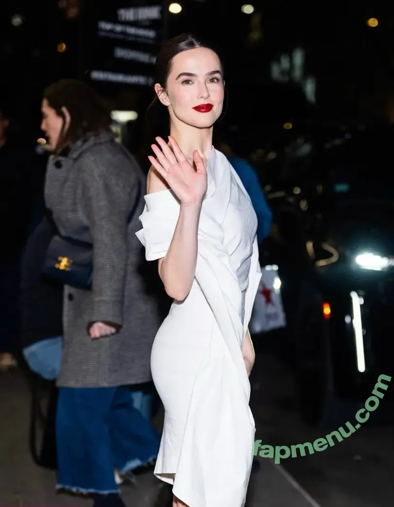 Zoey Deutch nude photo #0950 (zoeydeutch)
