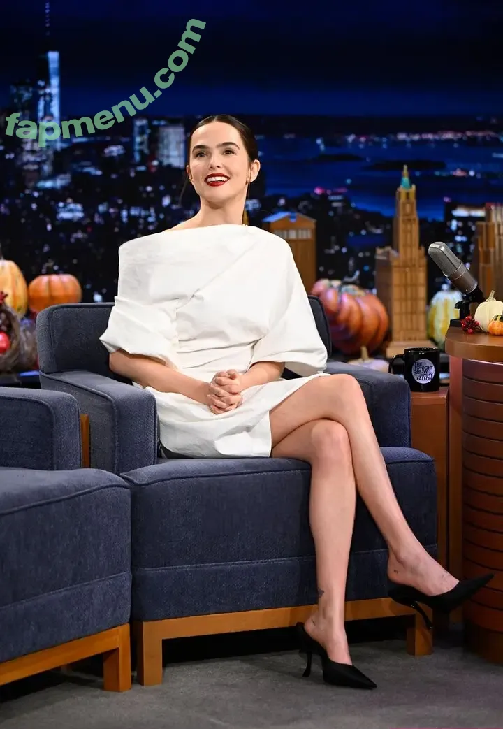 Zoey Deutch nude photo #0966 (zoeydeutch)