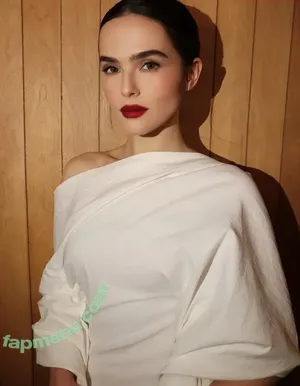 Zoey Deutch / zoeydeutch nude photo #1013