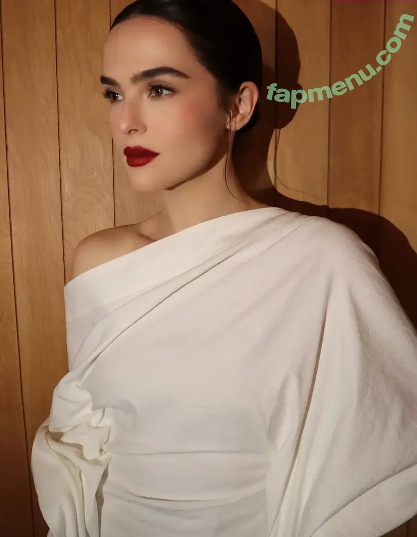 Zoey Deutch nude photo #1012 (zoeydeutch)