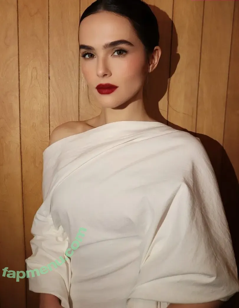 Zoey Deutch nude photo #1013 (zoeydeutch)