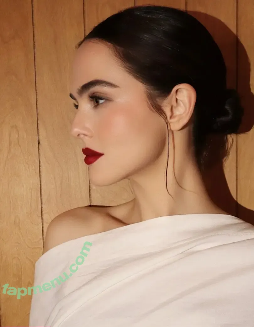 Zoey Deutch nude photo #1014 (zoeydeutch)