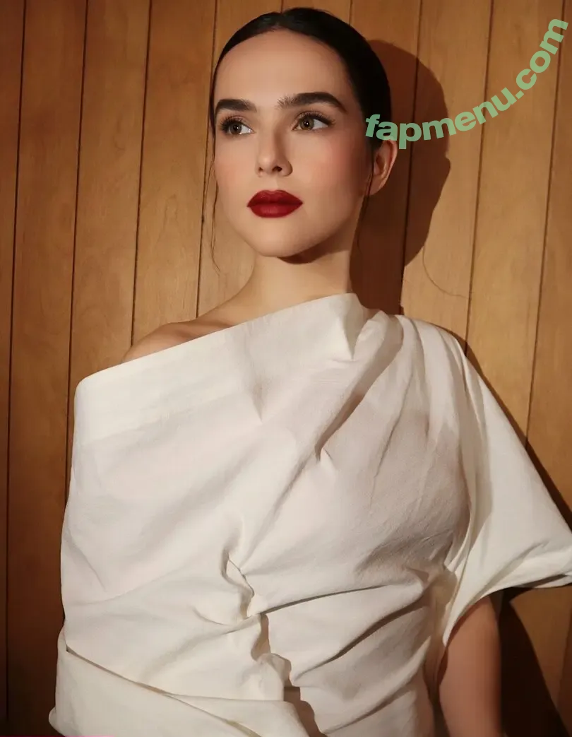 Zoey Deutch nude photo #1015 (zoeydeutch)