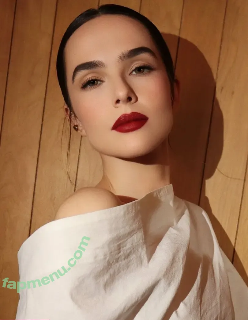 Zoey Deutch nude photo #1016 (zoeydeutch)