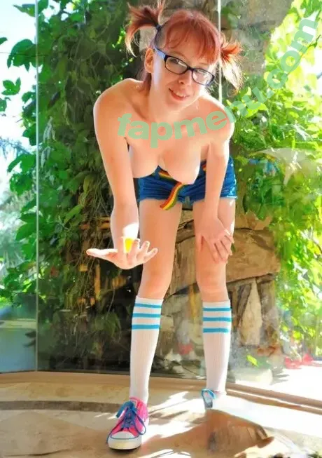 Zoey Nixon nude photo #0022 (itsmezoeynixon / rileynixon_)