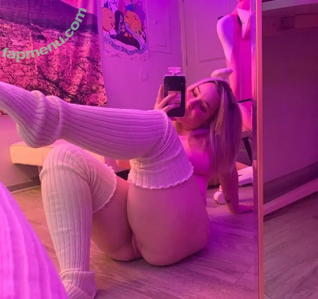 Zoey Uso nude photo #0003 (ZoeyUso / zoey_uso)