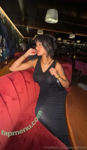 zoeysinnfree / zoeysinnxo nude photo #0038