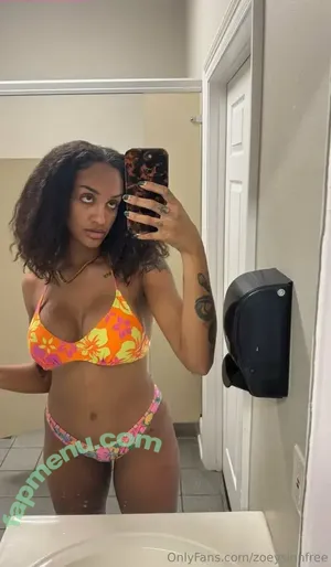 zoeysinnfree / zoeysinnxo nude photo #0044