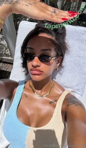 zoeysinnfree / zoeysinnxo nude photo #0046