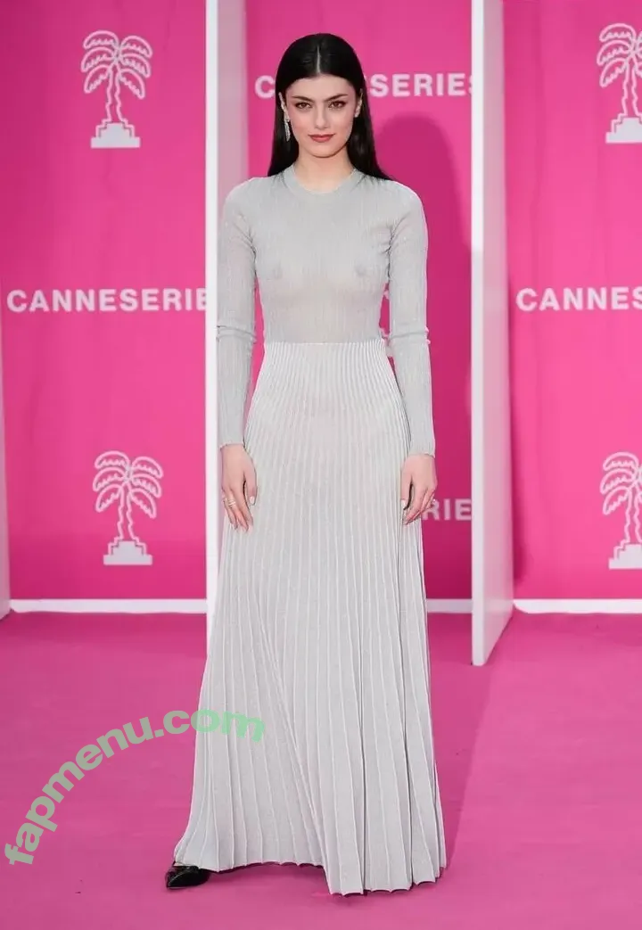 Zoïa Mossour nude photo #0005 (zayazoia / zoiamossour)