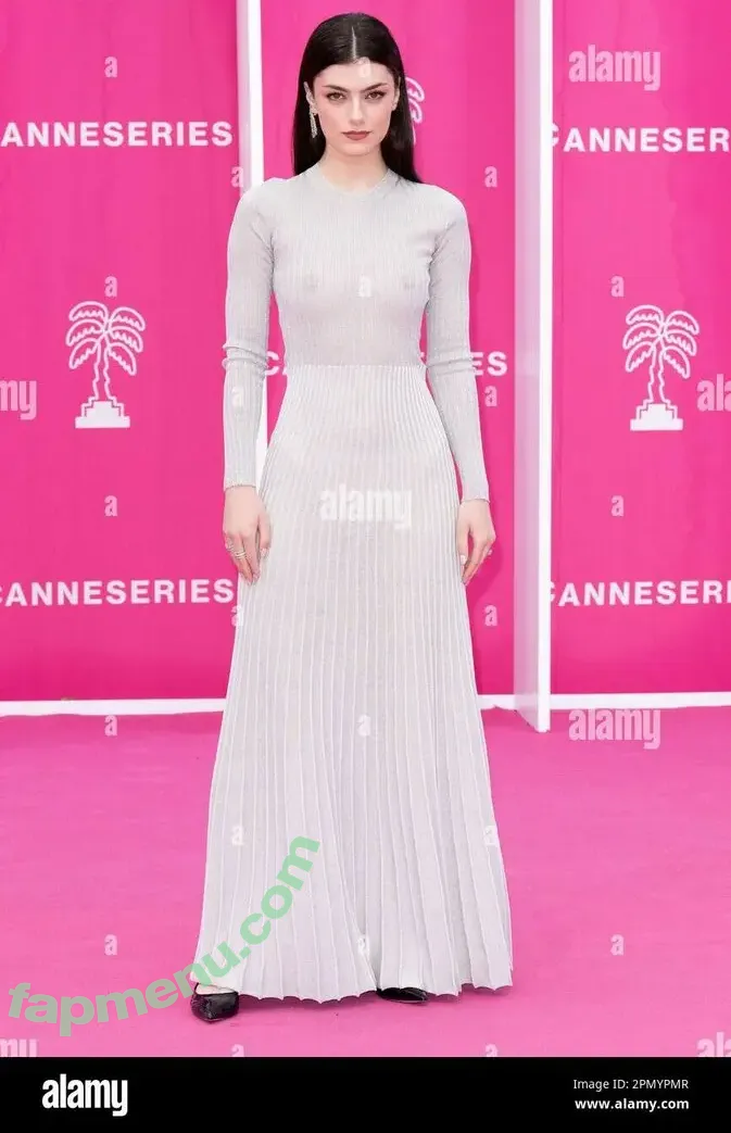 Zoïa Mossour nude photo #0007 (zayazoia / zoiamossour)