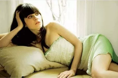 Zooey Deschanel / zooeydeschanel nude photo #0035