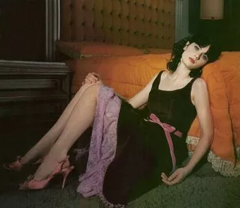 Zooey Deschanel / zooeydeschanel nude photo #0142